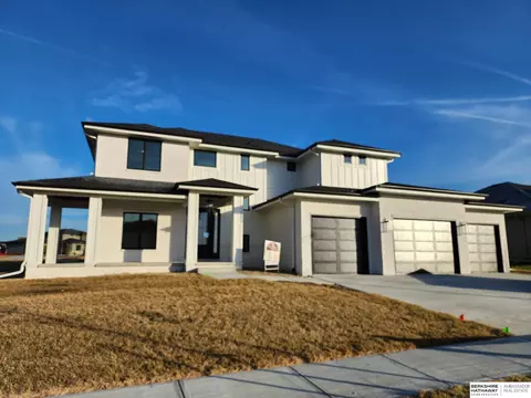 18264 Corby St, Elkhorn, NE 68022
