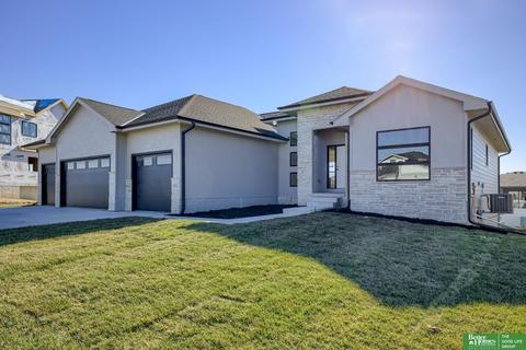 6522 S 208th Ave, Elkhorn, NE 68022