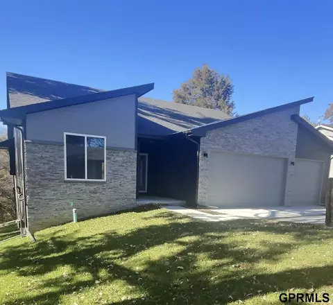 19620 Ewel Ct, Plattsmouth, NE 68048