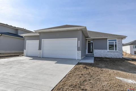 5925 SW 8th St, Lincoln, NE 68523