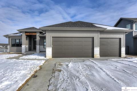 17010 Isabella St, Bennington, NE 68007