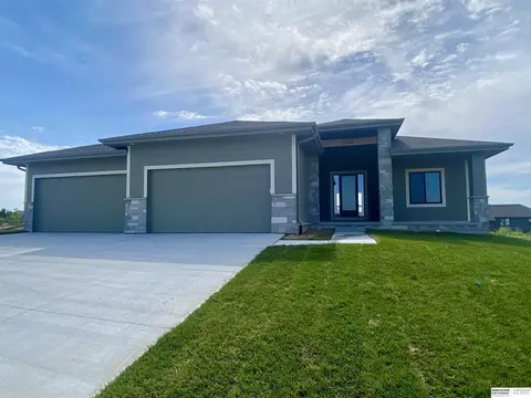 12614 S 79 St, Papillion, NE 68046