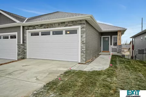 6042 S 87th St, Lincoln, NE 68526