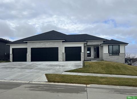 3822 S 212th St, Elkhorn, NE 68022