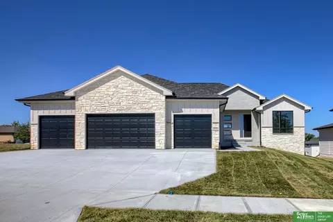 3914 S 212th St, Elkhorn, NE 68022