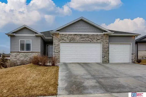 7330 Dempster Dr, Lincoln, NE 68516