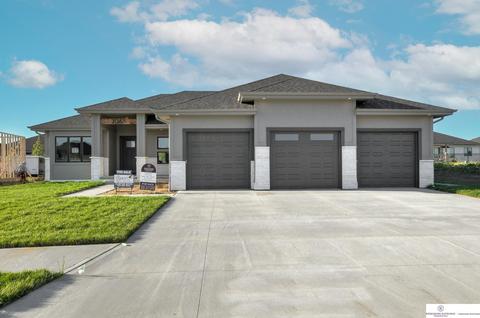 9903 S 98th St, Papillion, NE 68046