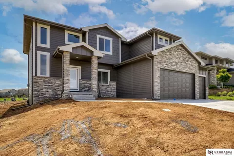 11017 Bearcreek Dr, Papillion, NE 68046