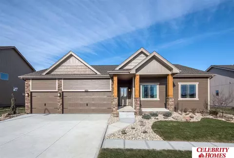 5212 Sheridan Rd, Papillion, NE 68133