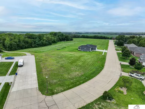 1015 Lakeshore Dr, Crete, NE 68333