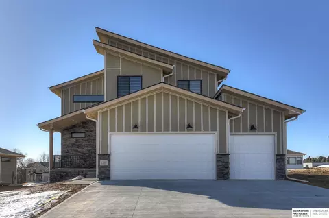 17005 Benjamin St, Bennington, NE 68007