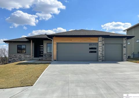 17001 Benjamin St, Bennington, NE 68007