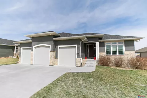 7340 Fuji Pl, Lincoln, NE 68516