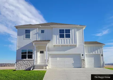 6433 Cenntennial Rd, Papillion, NE 68046