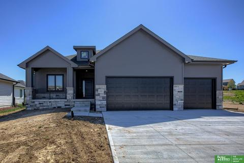 20907 Sandstone Ln, Gretna, NE 68028