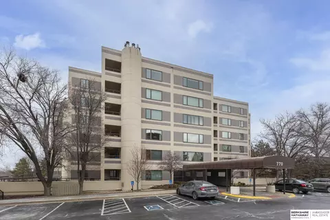 770 N 93 St #3B6, Omaha, NE 68114