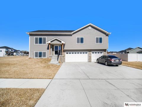 310 Roland Ln, Hickman, NE 68372