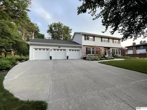12615 Deer Hollow Dr, Omaha, NE 68154
