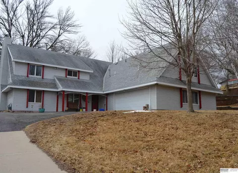 20585 Greenview Rd, Council Bluffs, IA 51503