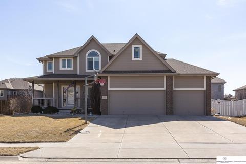 1005 Clearwater Dr, Papillion, NE 68046