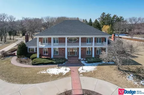 2906 Trailridge Blvd N, Omaha, NE 68022