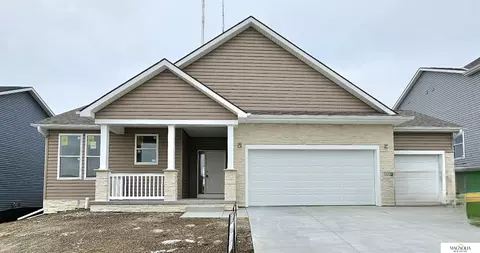 7832 Nicole Ln, Lincoln, NE 68516