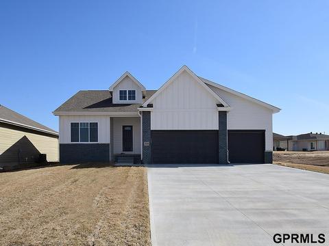 5719 Kestrel Pkwy, Elkhorn, NE 68022