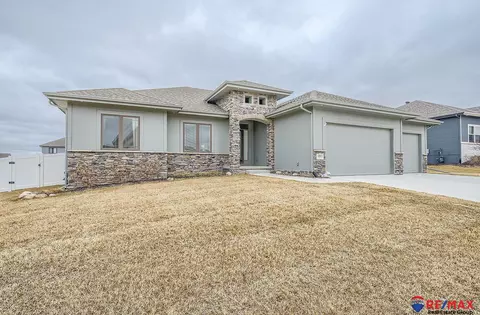 12611 S 74 St, Papillion, NE 68046