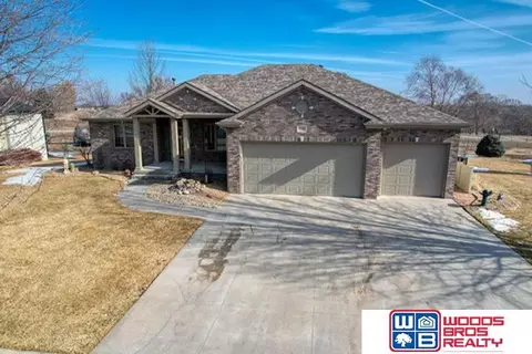 4330 Pioneer Greens Dr, Lincoln, NE 68526