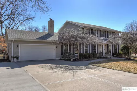 9858 Louis Dr, Omaha, NE 68114