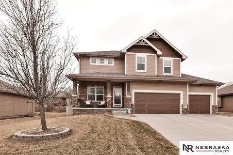 909 Knapp Dr, Papillion, NE 68046