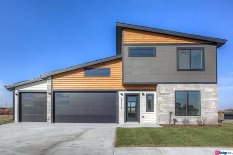 28618 Laurel Cir, Valley, NE 68064