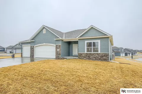20423 Saratoga Cir, Elkhorn, NE 68022