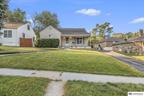 6039 Pinkney St, Omaha, NE 68104