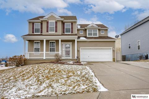 912 Summit Ridge Dr, Papillion, NE 68046