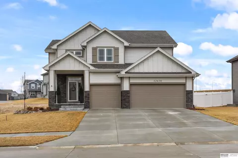 12610 Cooper St, Papillion, NE 68046