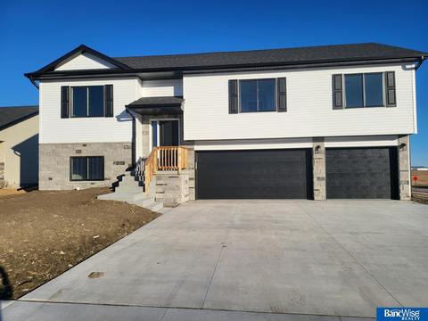 525 S Front St, Hallam, NE 68368