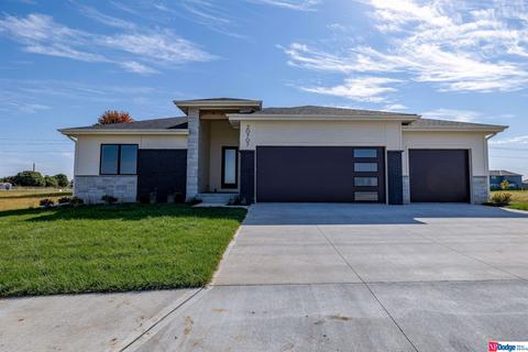 20707 Ogden St, Elkhorn, NE 68022