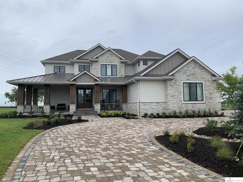 19202 Grande Avenue Cir, Omaha, NE 68022