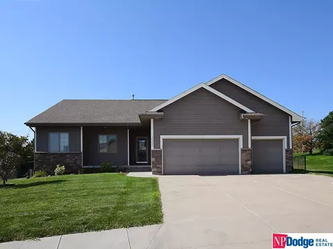20225 Oak St, Gretna, NE 68028