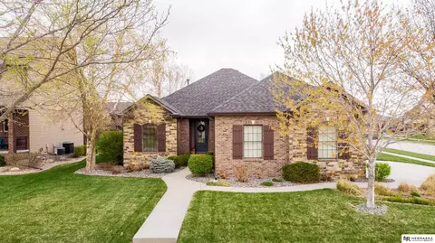 2900 Rockport Dr, Lincoln, NE 68516