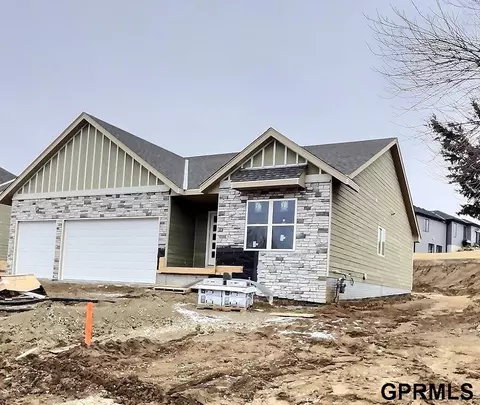 806 Grandview Dr, Louisville, NE 68037