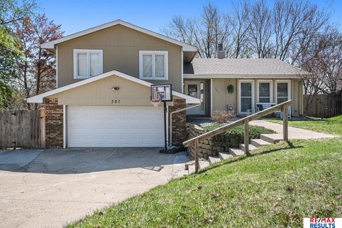 327 N 153rd Cir, Omaha, NE 68154