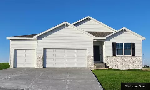 11610 Sunburst Dr, Papillion, NE 68046