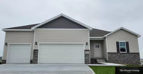 8913 Alexandra Rd, Omaha, NE 68157