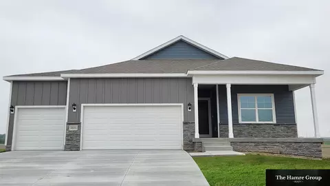 8805 Alexandra Rd, Omaha, NE 68157