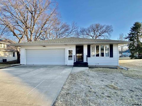 317 E Main St, Bruning, NE 68322