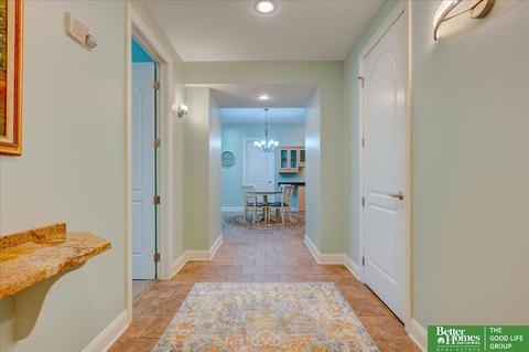 210 S 16 St #906, Omaha, NE 68102
