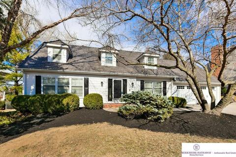 9945 Essex Dr, Omaha, NE 68114