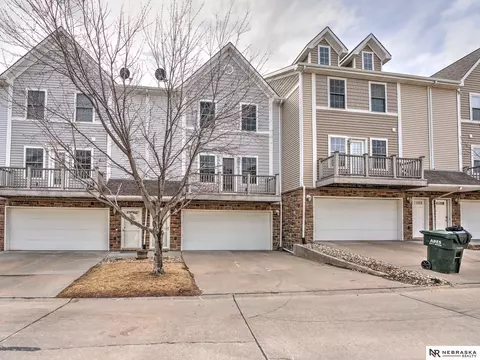 16771 Laurel Plz, Omaha, NE 68116